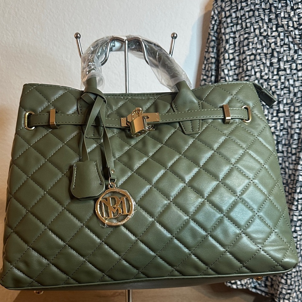 NEW W TAG. Green Quilted Handbag H style padlock and key